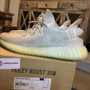 White/ Cream yeezy V2.  Used a little, overall👌🏼